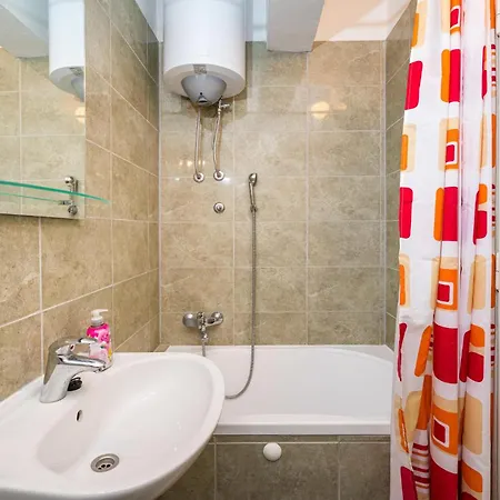 3 Bedroom Stunning In Apartment Posedarje