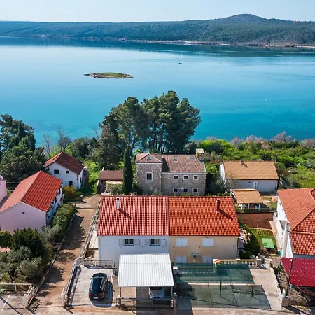 3 Bedroom Stunning In Apartment Posedarje