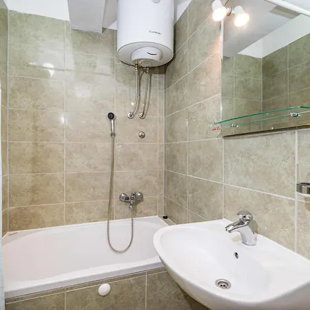 3 Bedroom Stunning In Apartment Posedarje